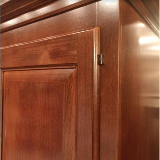 matna leskla ceresna masiv orech elegantna klasicka polickova skrina dvojdverova hneda stredomorsky nabytok satnik skrina lameridiana.jpg